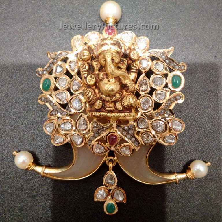 Ganesha puligoru Pendant  with pachi diamonds
