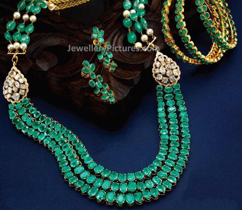 bridal set with emerald gold jewellery 