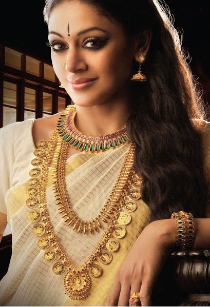 traditional kerala jewellery showcased by actress Shobhana